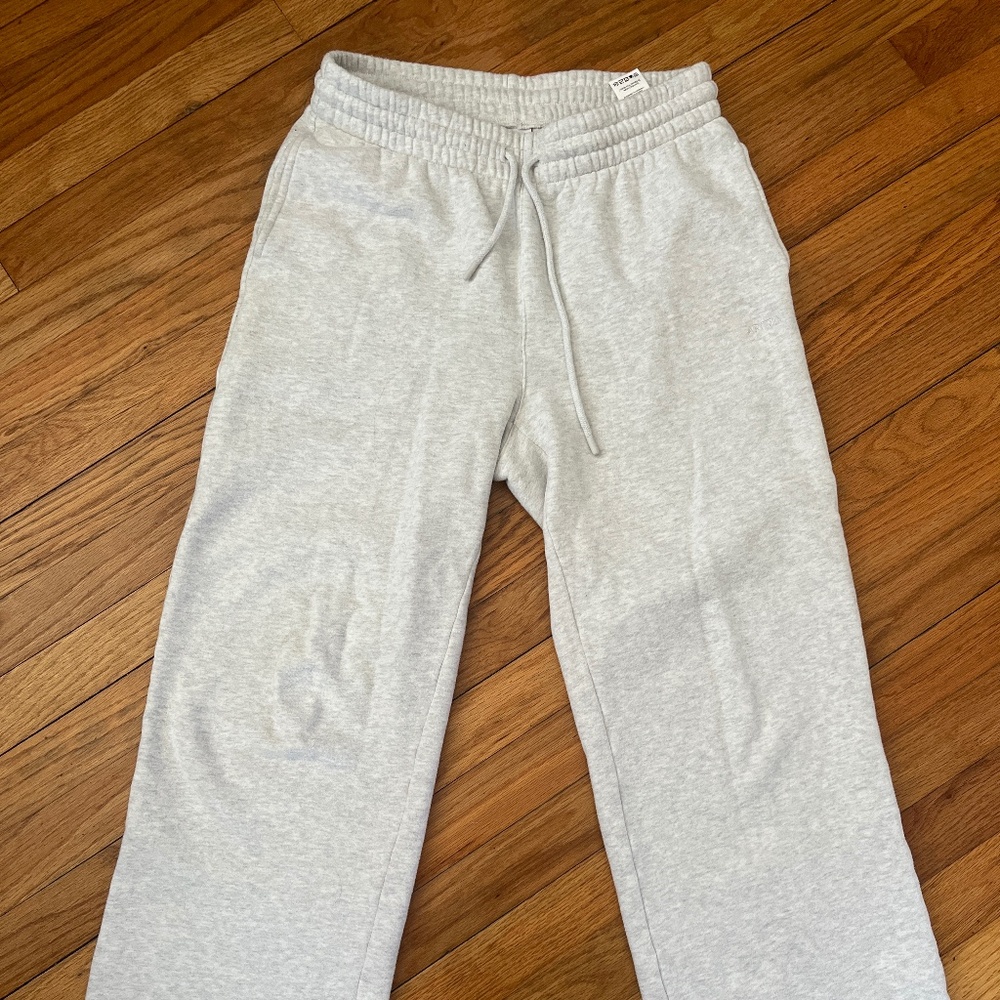 LIKE BRAND NEW! Aritzia sweatpants cozy fleece boyfriend fit
